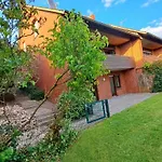 Lägenhet In Hanglage Mit Garten Und Balkon