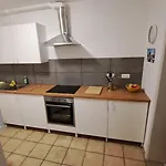 Lägenhet In Hanglage Mit Garten Und Balkon *