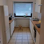 In Hanglage Mit Garten Und Balkon