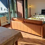 Lägenhet In Hanglage Mit Garten Und Balkon