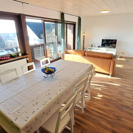 Appartement In Hanglage Mit Garten Und Balkon *