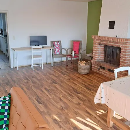 In Hanglage Mit Garten Und Balkon *