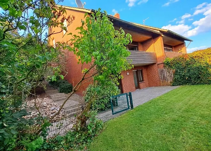 Appartement In Hanglage Mit Garten Und Balkon