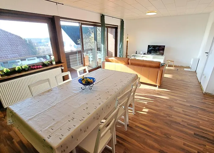 Appartement In Hanglage Mit Garten Und Balkon *