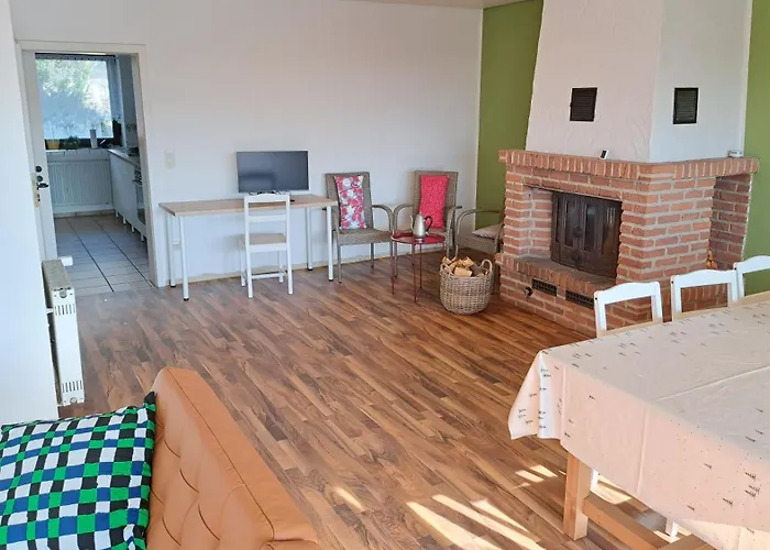 In Hanglage Mit Garten Und Balkon *