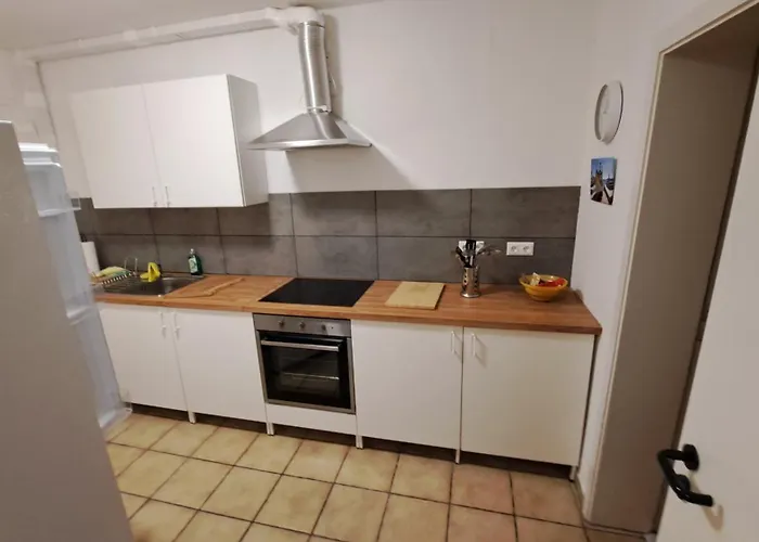 Appartement In Hanglage Mit Garten Und Balkon *