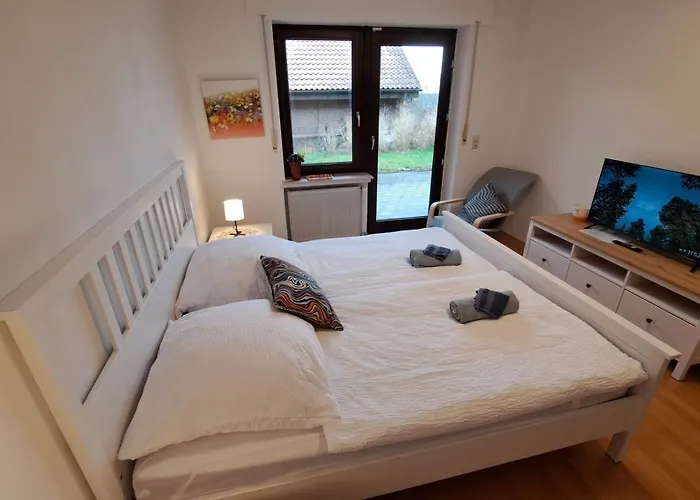 Appartement In Hanglage Mit Garten Und Balkon *