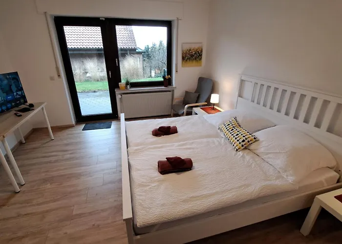 Appartement In Hanglage Mit Garten Und Balkon *