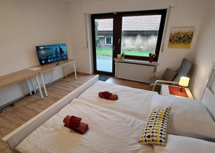 In Hanglage Mit Garten Und Balkon Appartement *